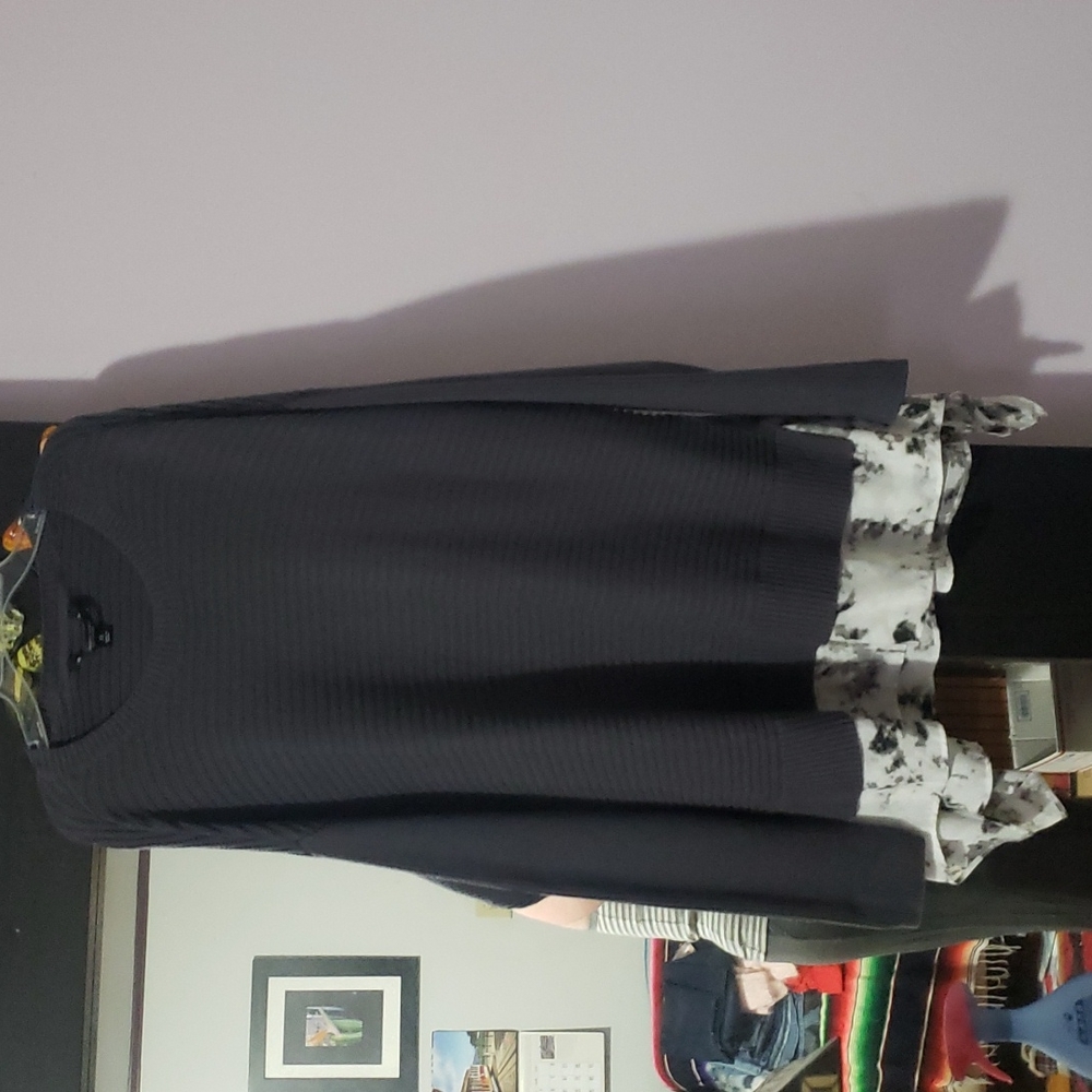 EUC SIMPLY VERA VERA WANG SWEATER